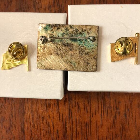 Vintage Three US Flags pins! - Picture 4 of 6